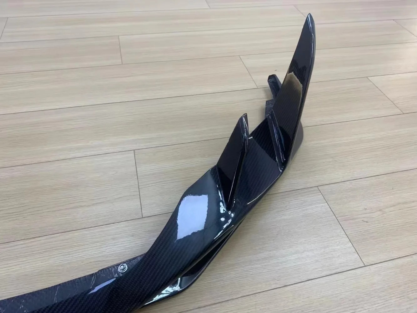 High Quality Fast Delivery Whole Sale Price Dry Carbon Fiber CAP Style Front Lip Body Kits for  R8